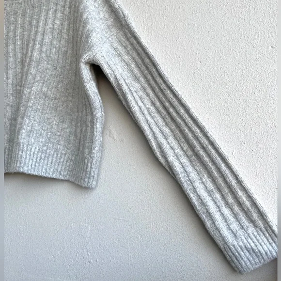 H&M | Grey Ribbed Knit Cropped Sweater - Picture 3 of 16